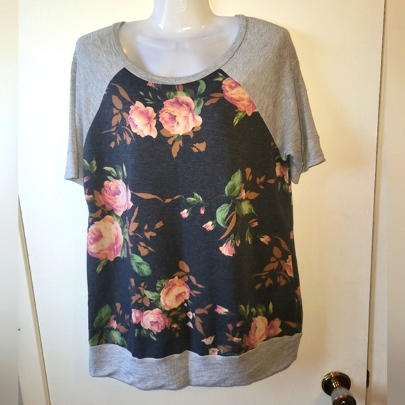 Flower Tee - Picture 2 of 7